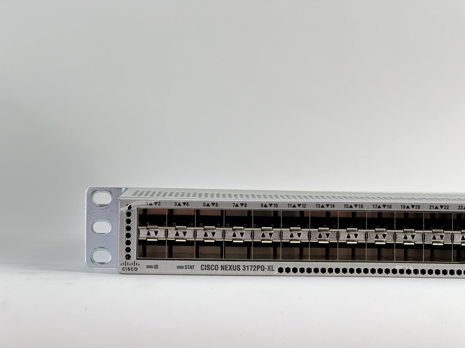 Cisco N3K-C3172PQ-XL 48x 10GbE SFP+ & 6x 40GbE QSFP+ 2x 400W PSU+Rackmounts 8GB