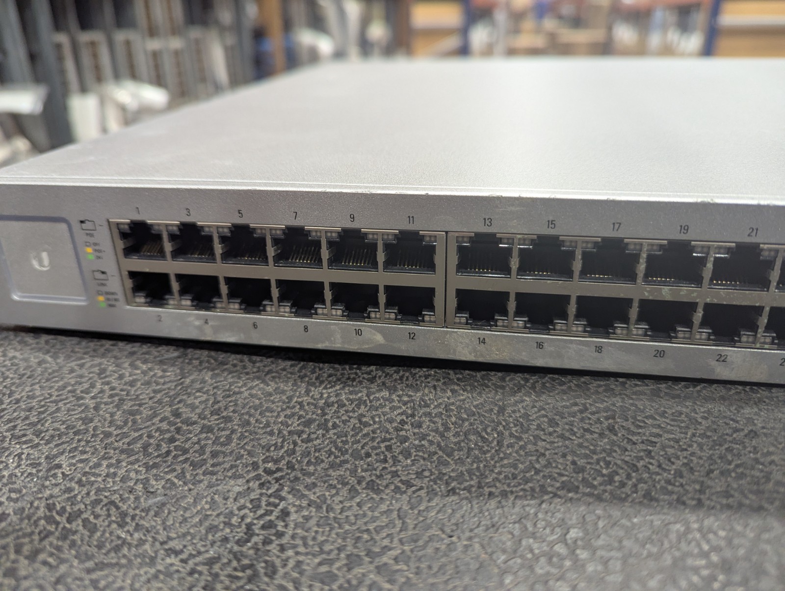 Ubiquiti US-48-750W Managed Gigabit Switches with SFP *Damage*