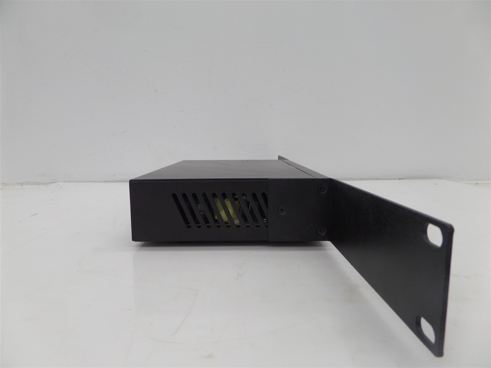 ZyXEL GS1100-16 16-Port Gigabit Ethernet Switch