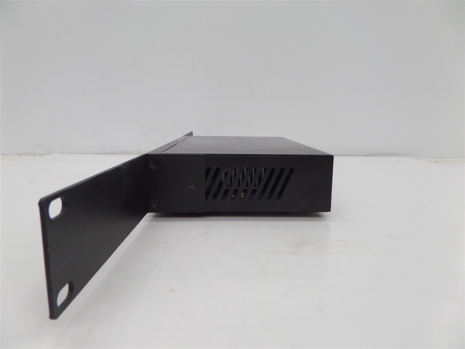 ZyXEL GS1100-16 16-Port Gigabit Ethernet Switch
