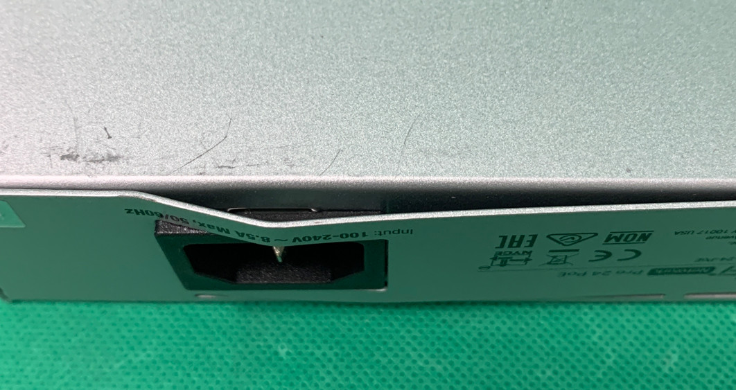 Ubiquiti UniFi Pro 24-Port Gigabit PoE Switch (USW-Pro-24-PoE) *PLEASE READ*