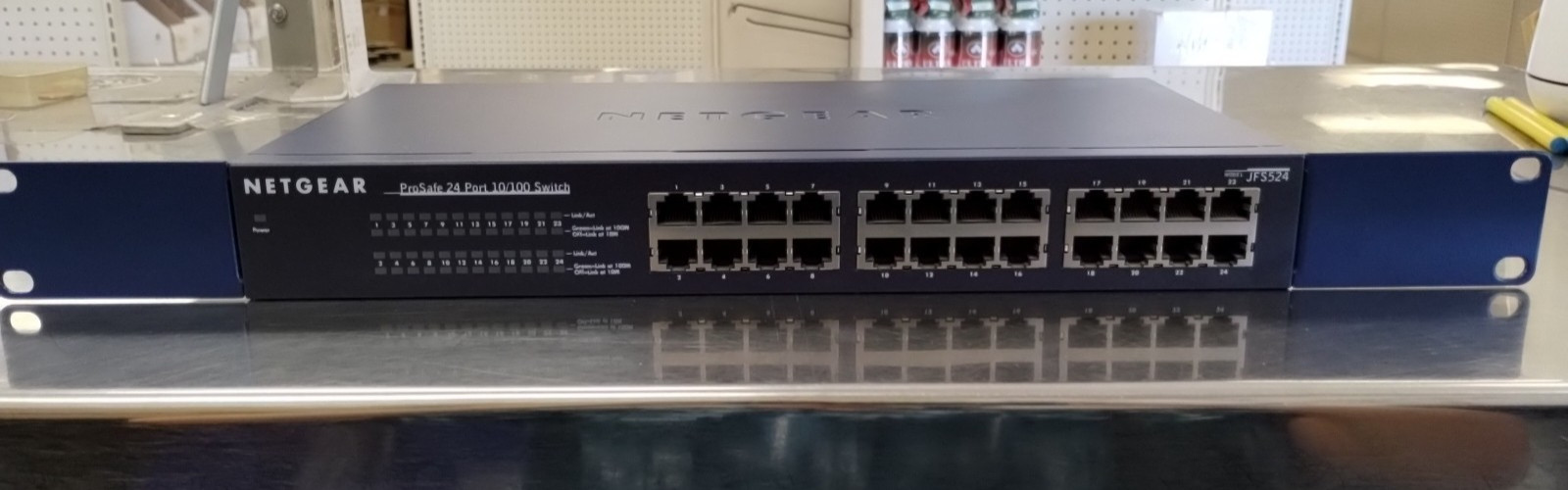 Netgear ProSafe 24-Port 10/100 Switch JFS524