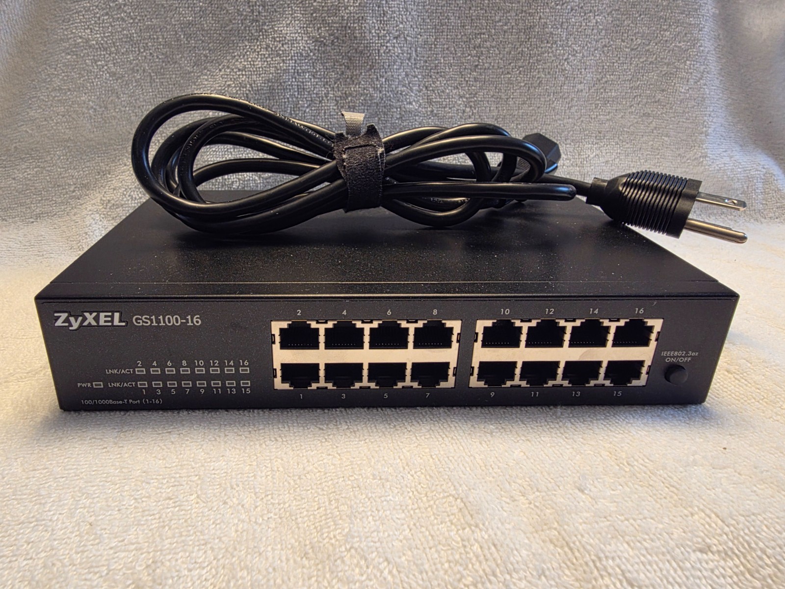 ZyXEL GS1100-16 16 Port Unmanaged Gigabit Switch with Power Cord