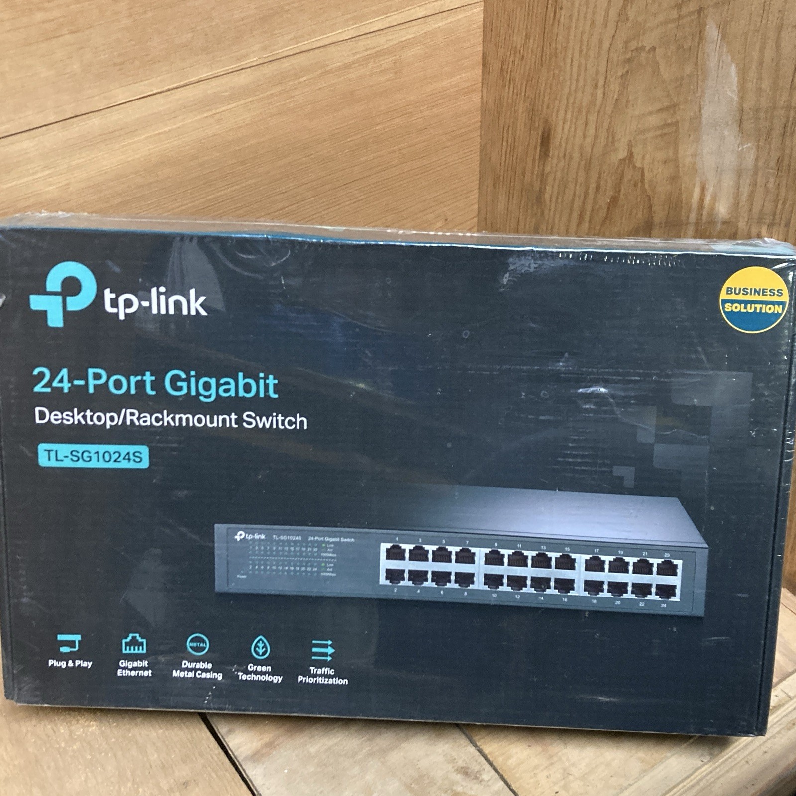 TP-Link TL-SG1024S 24-Port Gigabit Unmanaged Desktop/Rackmount Switch
