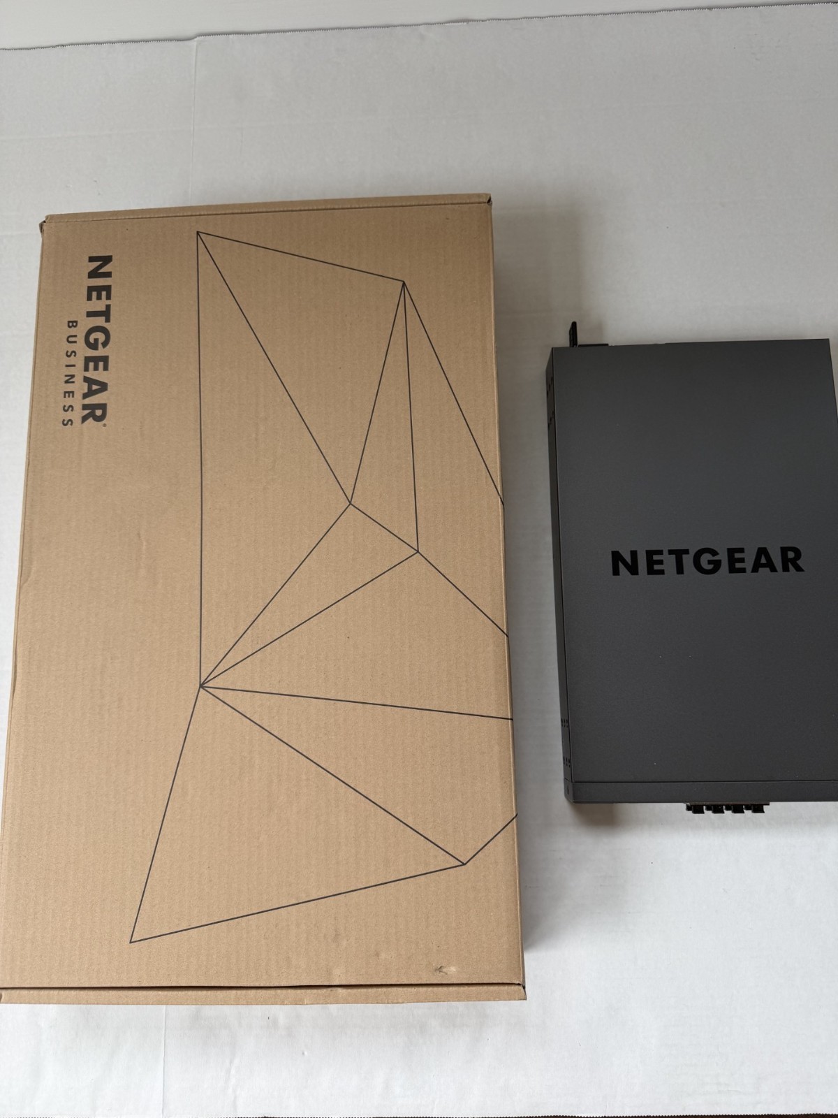 NETGEAR 10GbE 16 Port Managed Ethernet Switch M4300-8X8F XSM4316S100NES