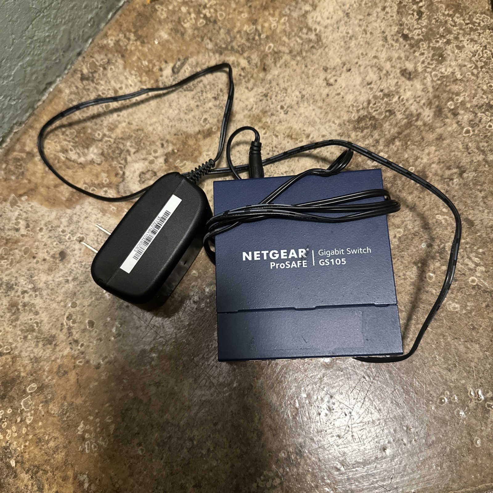 Netgear GS105 V5 Prosafe 5 Port Gigabit Switch WITH POWER ADAPTER