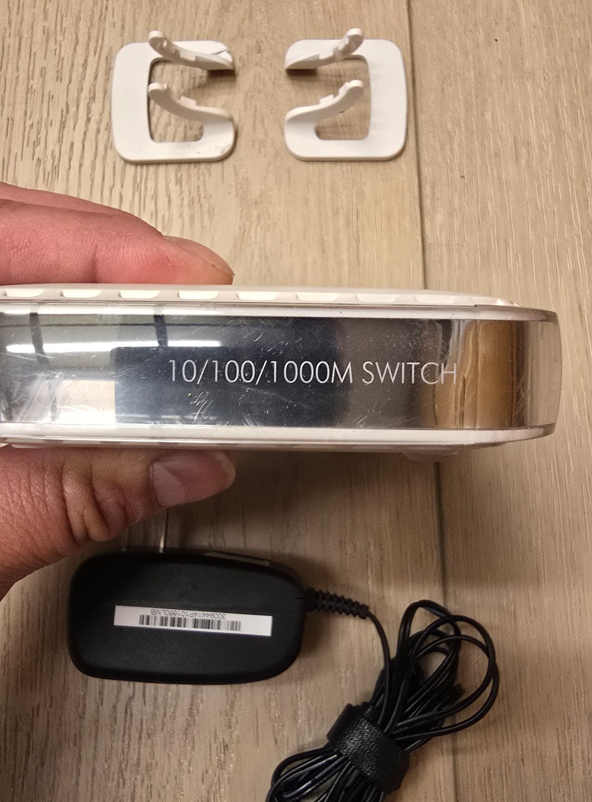 Netgear 8 port Gigabit Ethernet Switch GS608 v3 with stand – TESTED AND WORKS