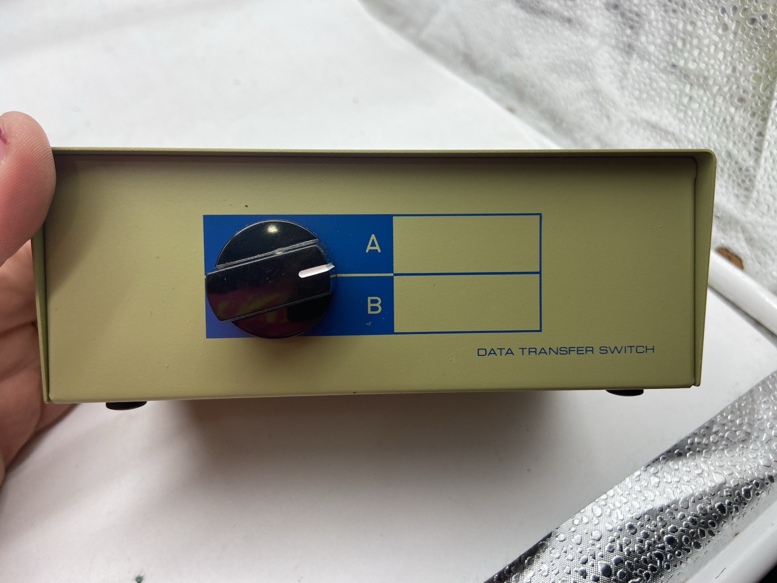 Manhattan 2- Way Manual Data Transfer Switch Box – AB