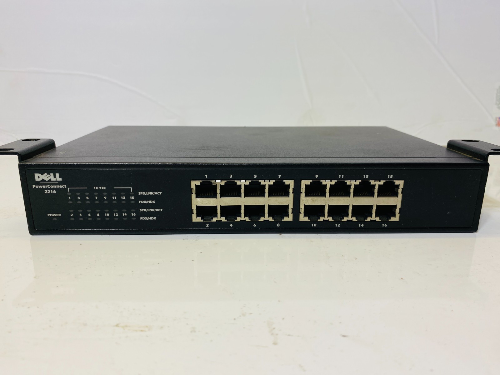 Dell PowerConnect 2216 16-Port Fast Ethernet Switch rack-mountable