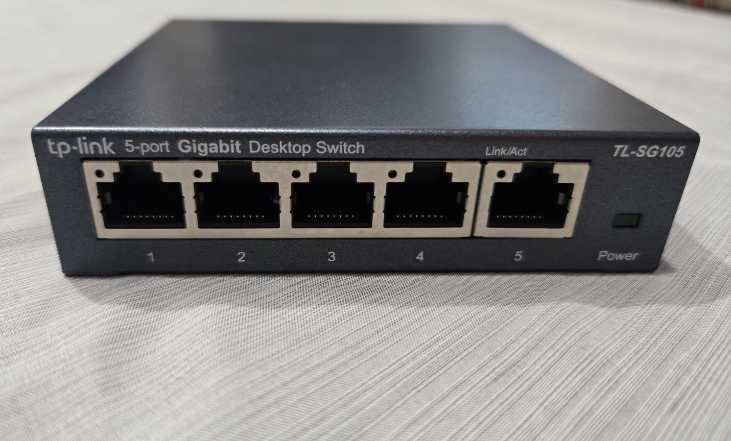 TP-LINK TL-SG105 5-Port Gigabit Unmanaged Desktop Ethernet Switch