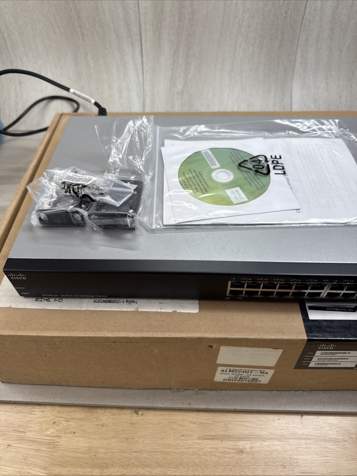 Cisco SF200-24P 24-Port Gigabit Managed Switch SLM224GT V05 Tested Working Reset
