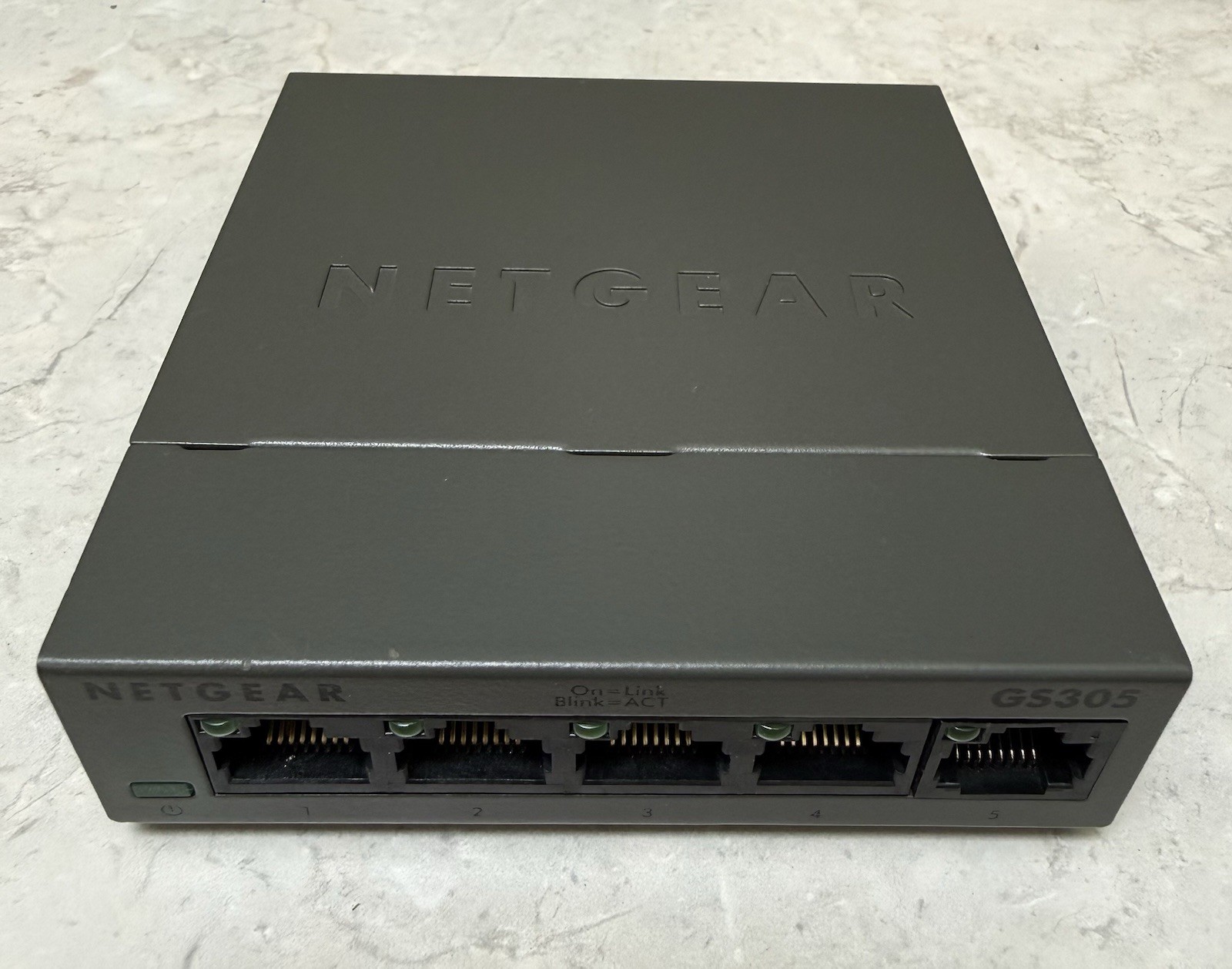 NETGEAR 5-Port Gigabit Ethernet Switch (GS305) Unit Only