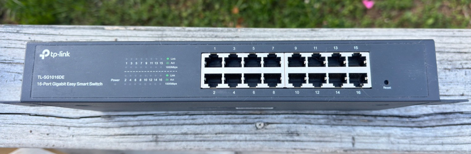 TP-Link TL-SG1016DE 16-Port Gigabit Easy Smart Switch USED with Rack Mounts