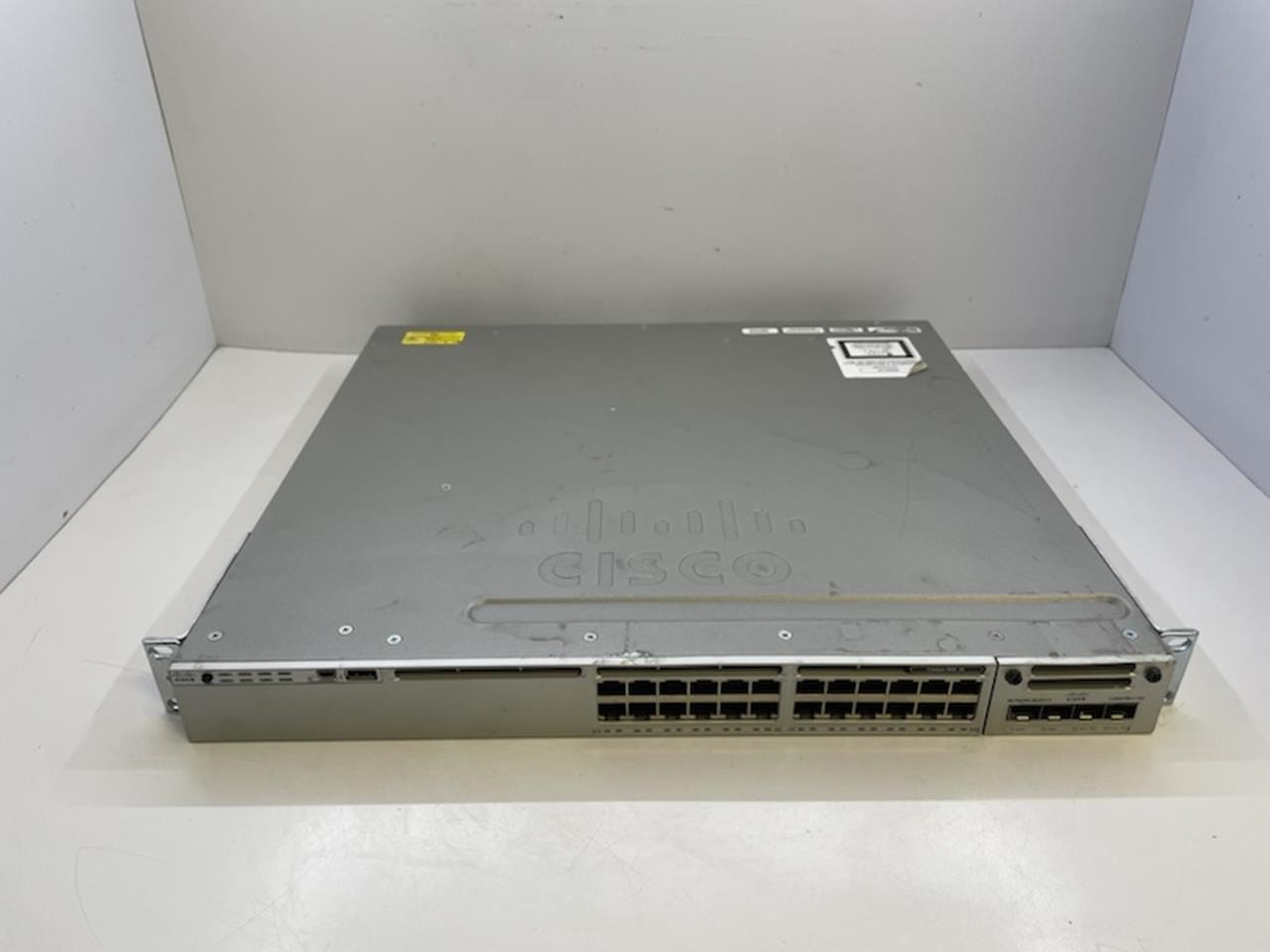 CISCO Catalyst 24 Port Network Gigabit Switch | WS-C3850-24T-S V04