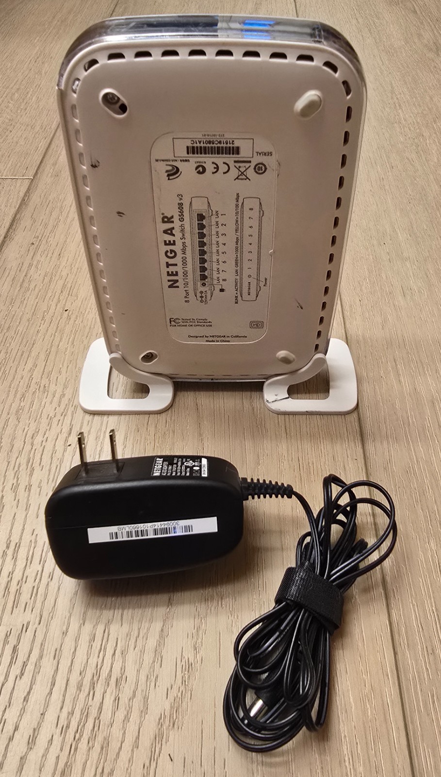 Netgear 8 port Gigabit Ethernet Switch GS608 v3 with stand – TESTED AND WORKS