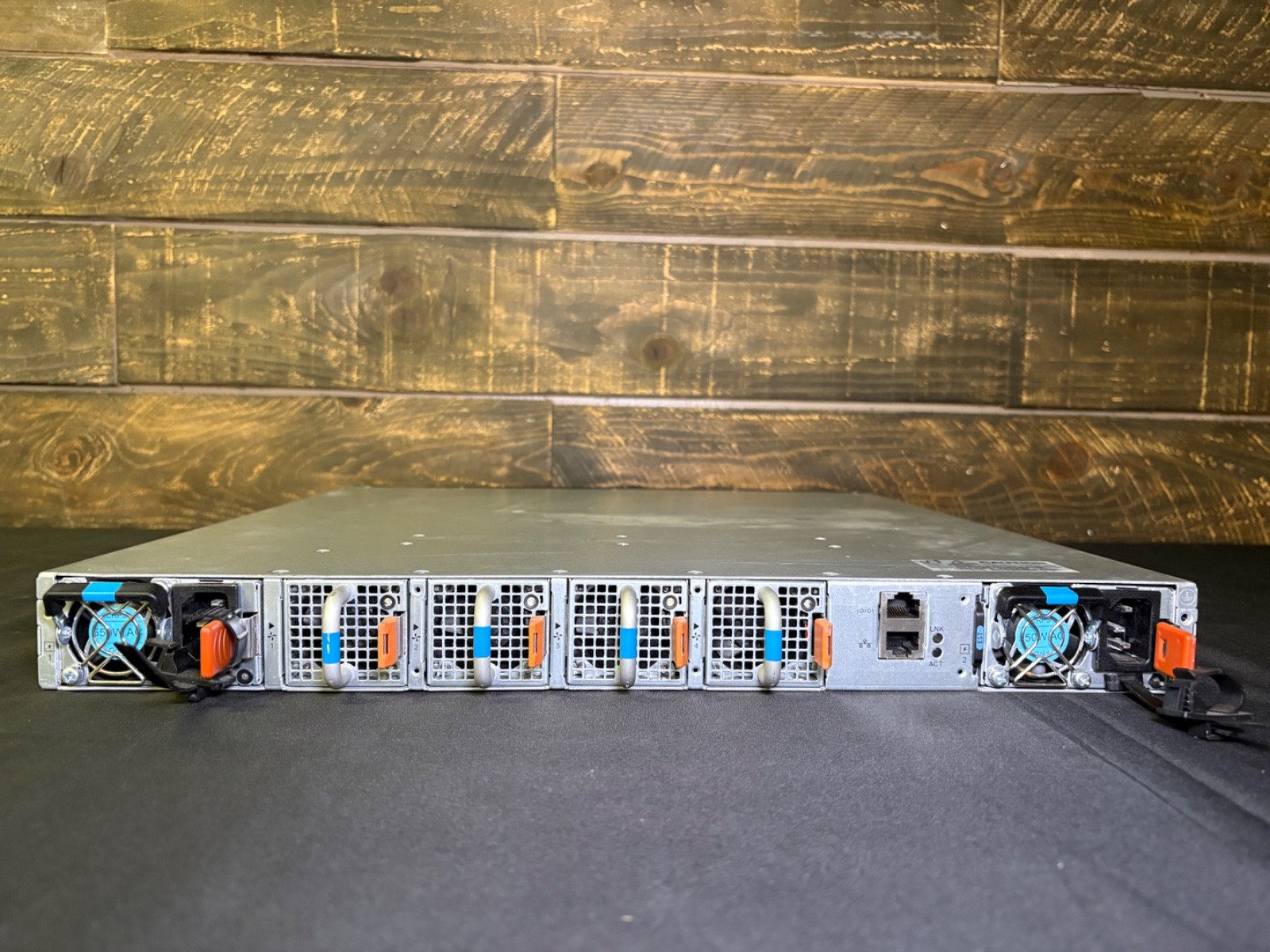 S4148F-ON Dell EMC PowerSwitch S48x10GbE 2x40GbE 4x100GbE with ONIE ONLY