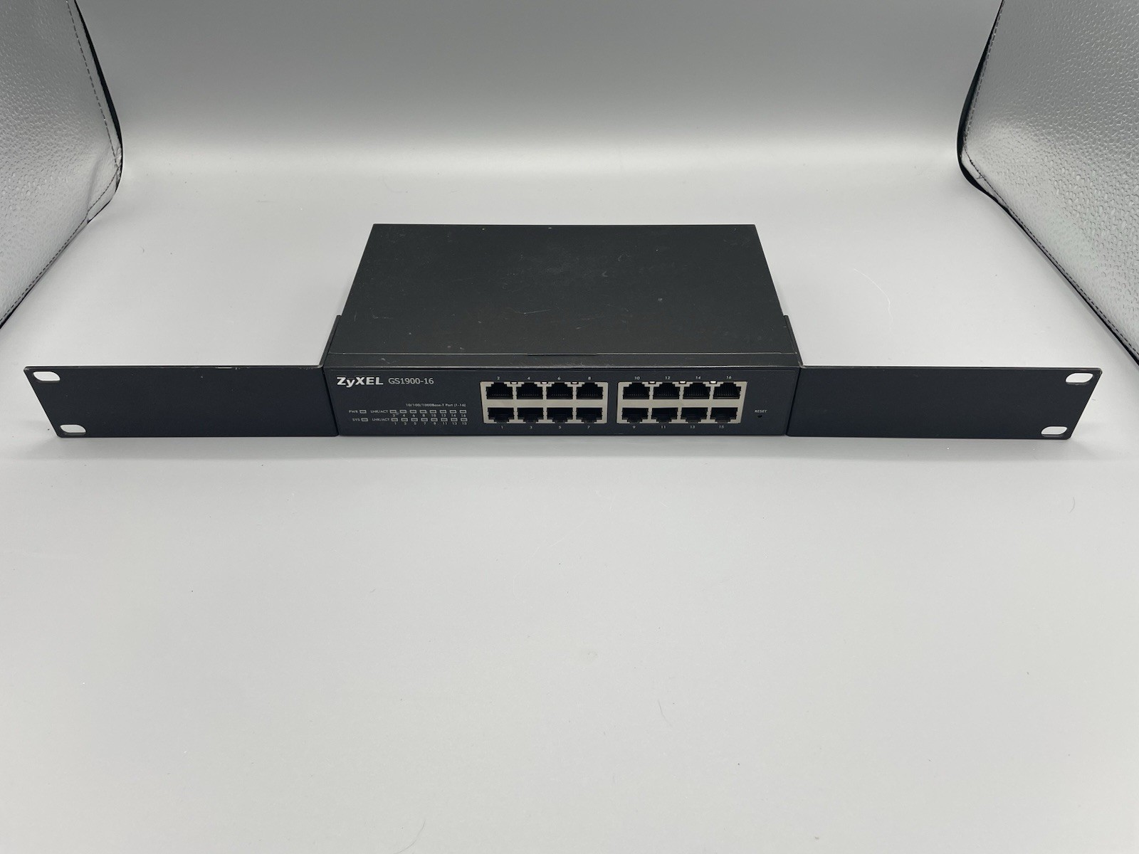 ZYXEL 16-port GbE Smart Managed Switch GS1900-16