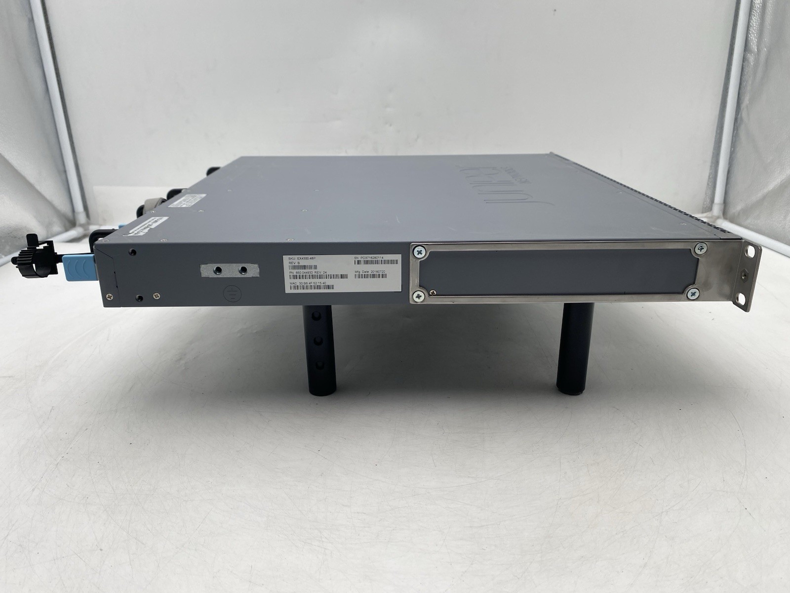 Juniper EX4300-48P / PoE+ 48-Port Switch w/ 2x PSU & 4 Port SFC 611-063980